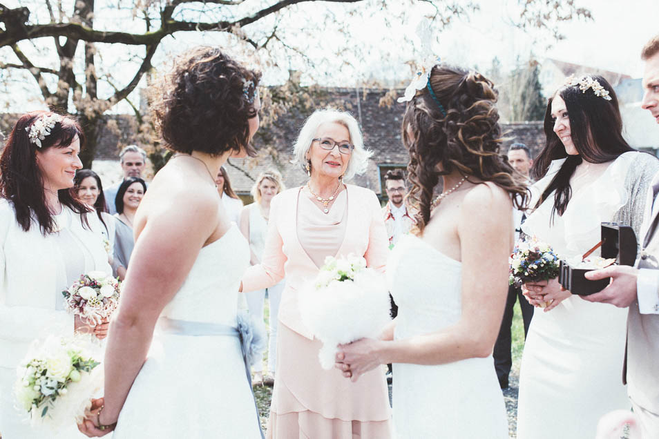 Zwei Brautkleider Für Eine Lesbische Hochzeit Authentische Inspiration 9329