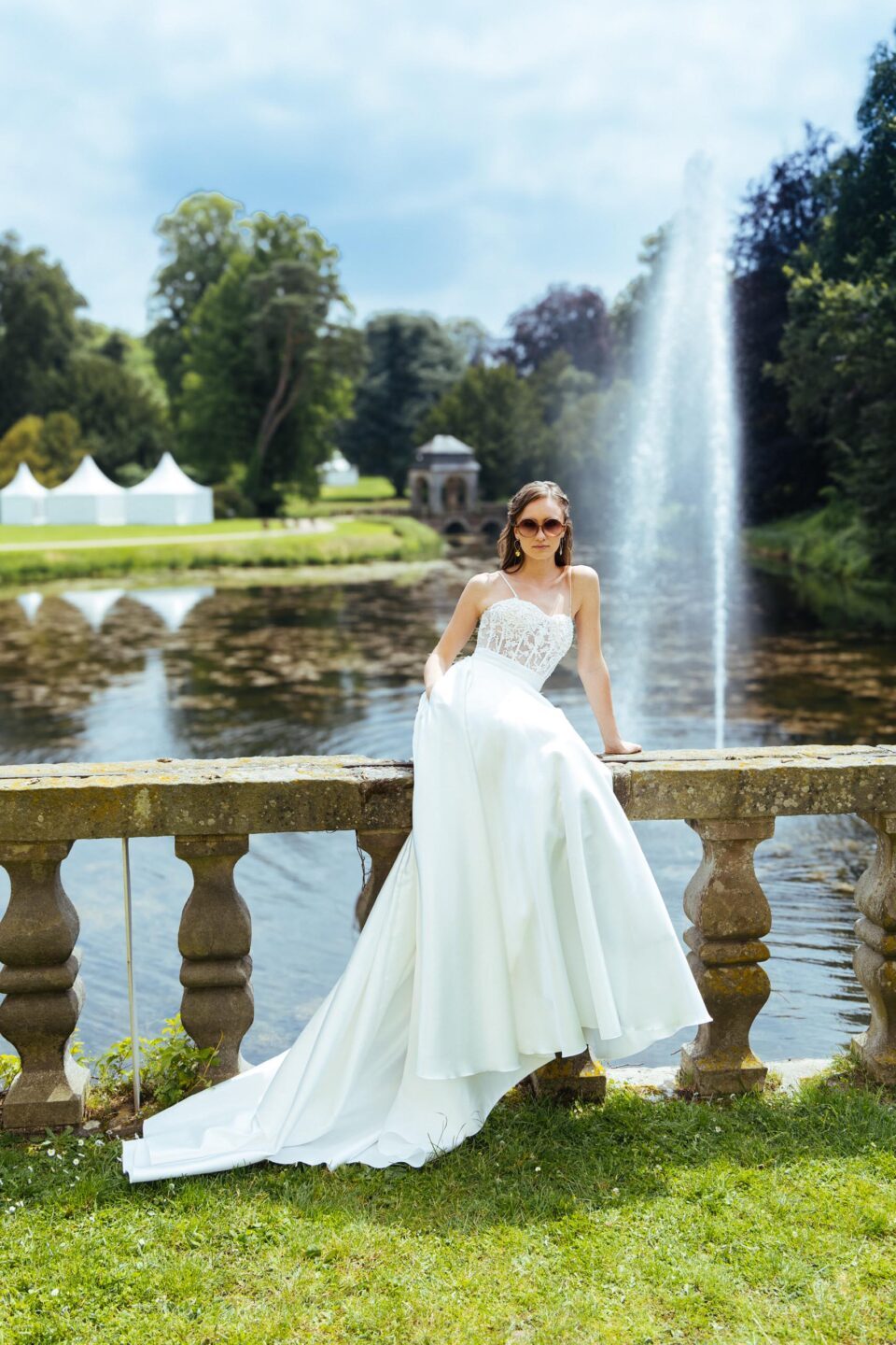 kurzes Party Hochzeitskleid mit langem Satinrock kombiniert