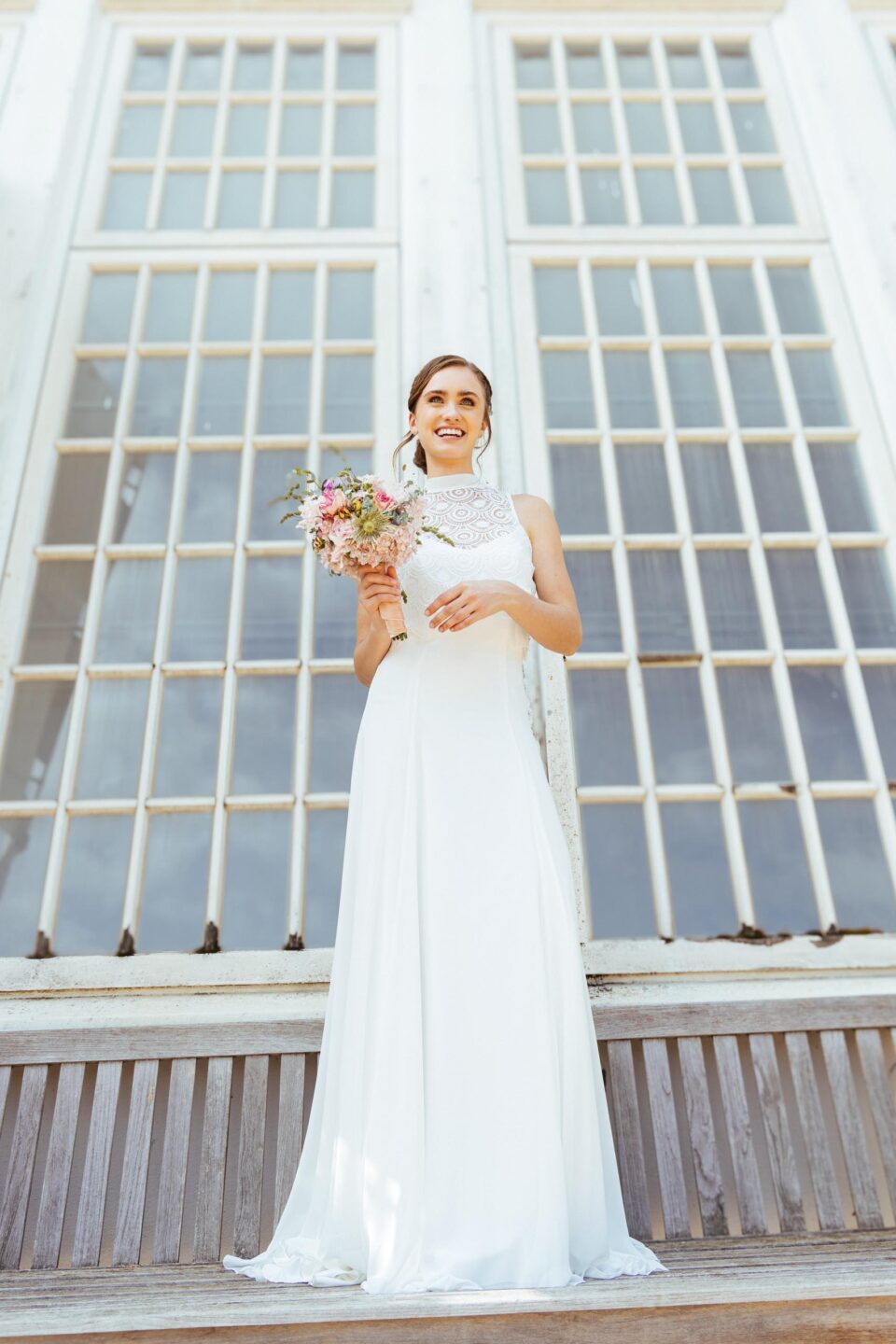 Stehkragen Hochzeitskleid mit markanter Spitze